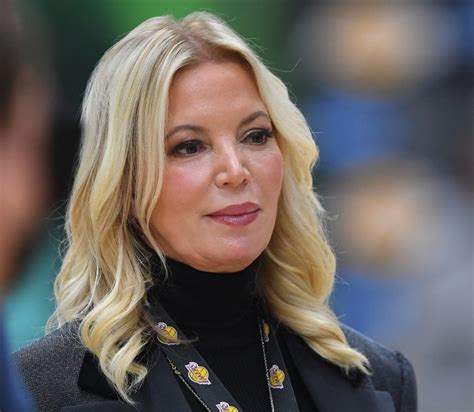 jeanie buss tits|Jeanie Buss, joueuse des Lakers, montre sa chatte poilue et ses。